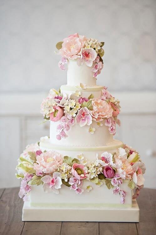 Bolo de Casamento com Flores de Açucar