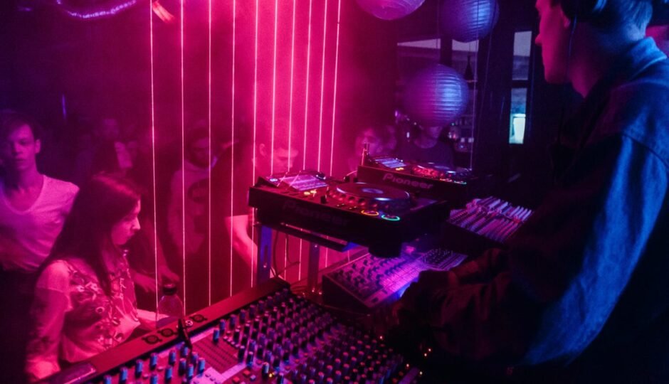 Dia do DJ: Artistas Diferenciados
